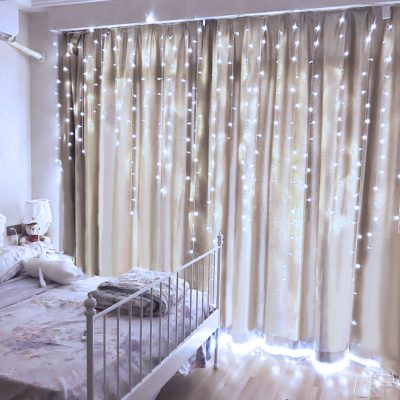 Perdea luminoasa - 100 LEDuri - alba - IP44 - 2,2 m - 8 programe - Instalatii de Craciun - Mercaton Store