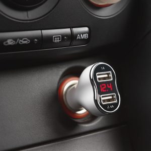 Incarcator auto bricheta 2 USB 12-24V voltmetru afisaj LED 2.4A adaptor masina alb